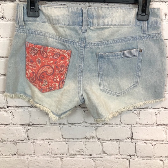 L.e.i. / patchwork distressed cut off shorts - Picture 2 of 3